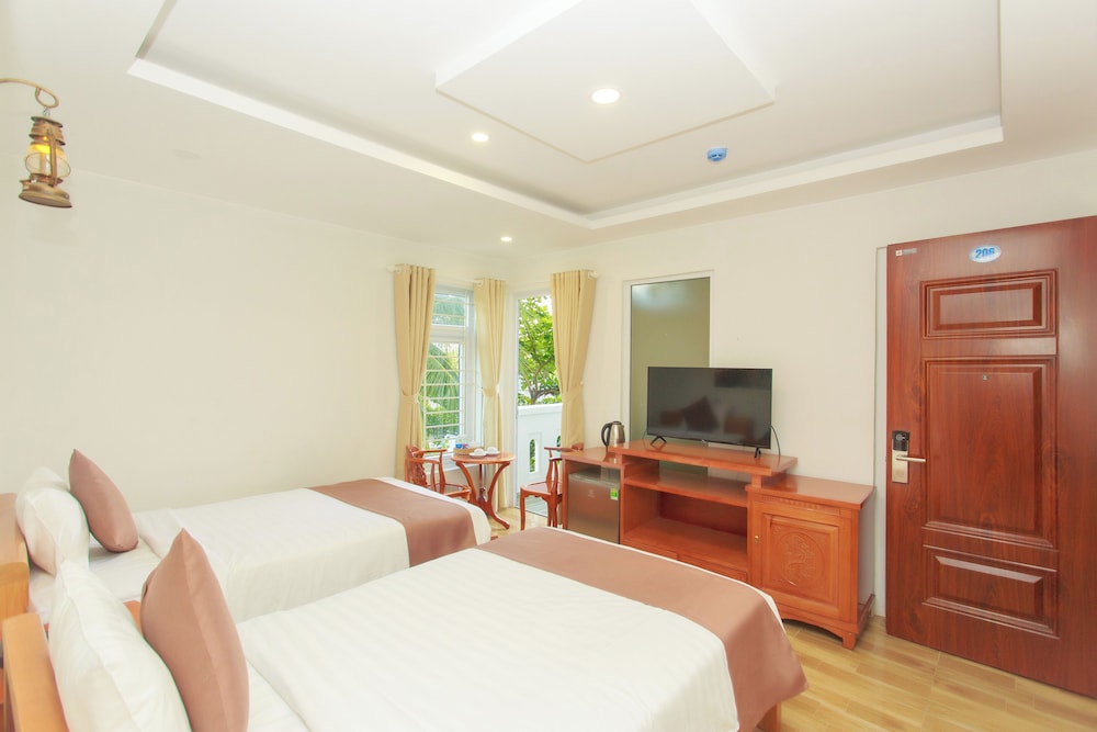 Junior Room, Partial Ocean View