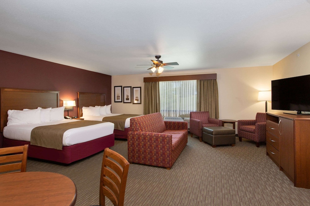 Suite, 2 Queen Beds, Non Smoking photo 2