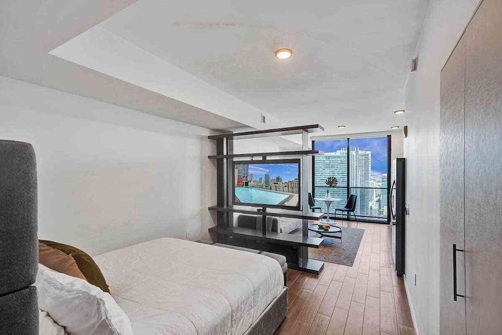 Classic Studio, 1 Queen Bed, Non Smoking, Kitchen photo 3