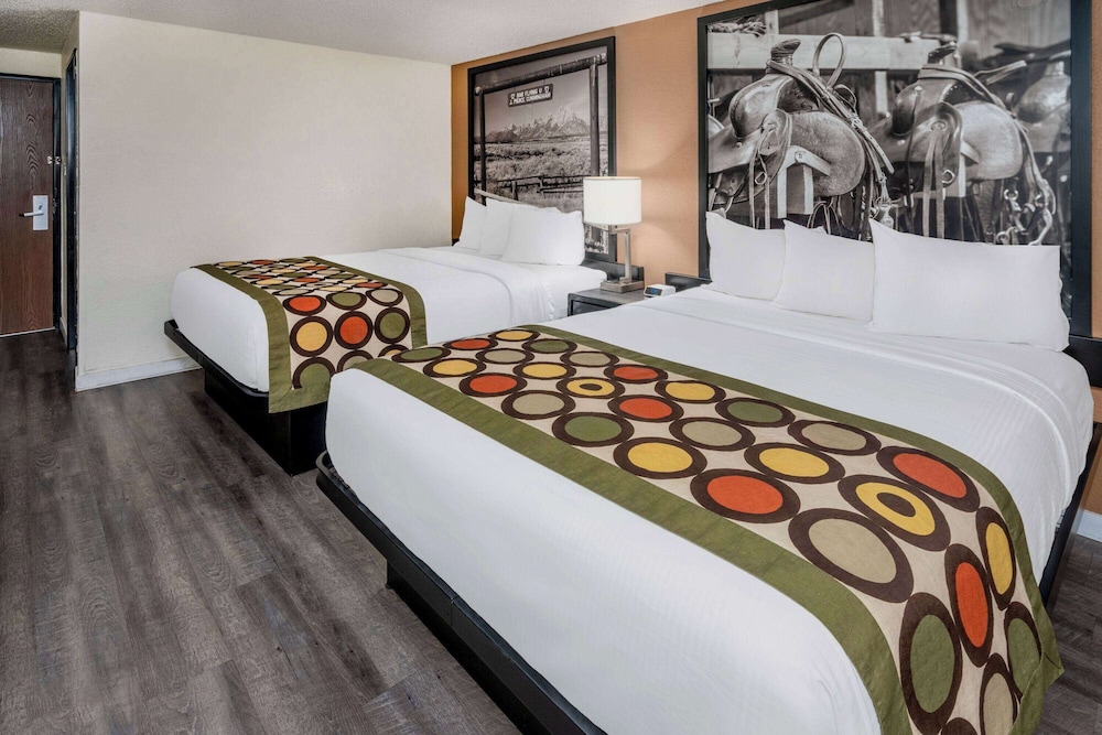 Standard Room, 2 Queen Beds - Photo 1