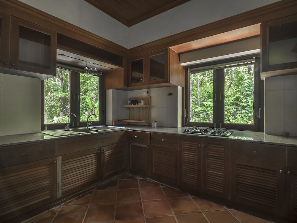 3 Bedroom Baanmai Thai Villa, Free Round-trip Boat Transfer photo 2