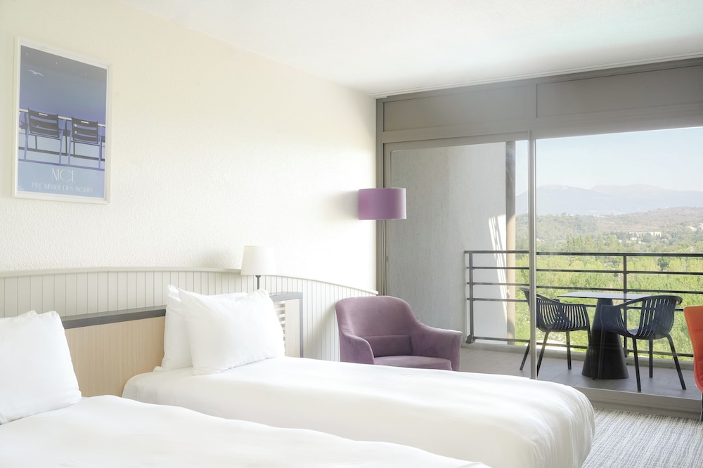 Classic Twin Room, Pool View - Photo 1