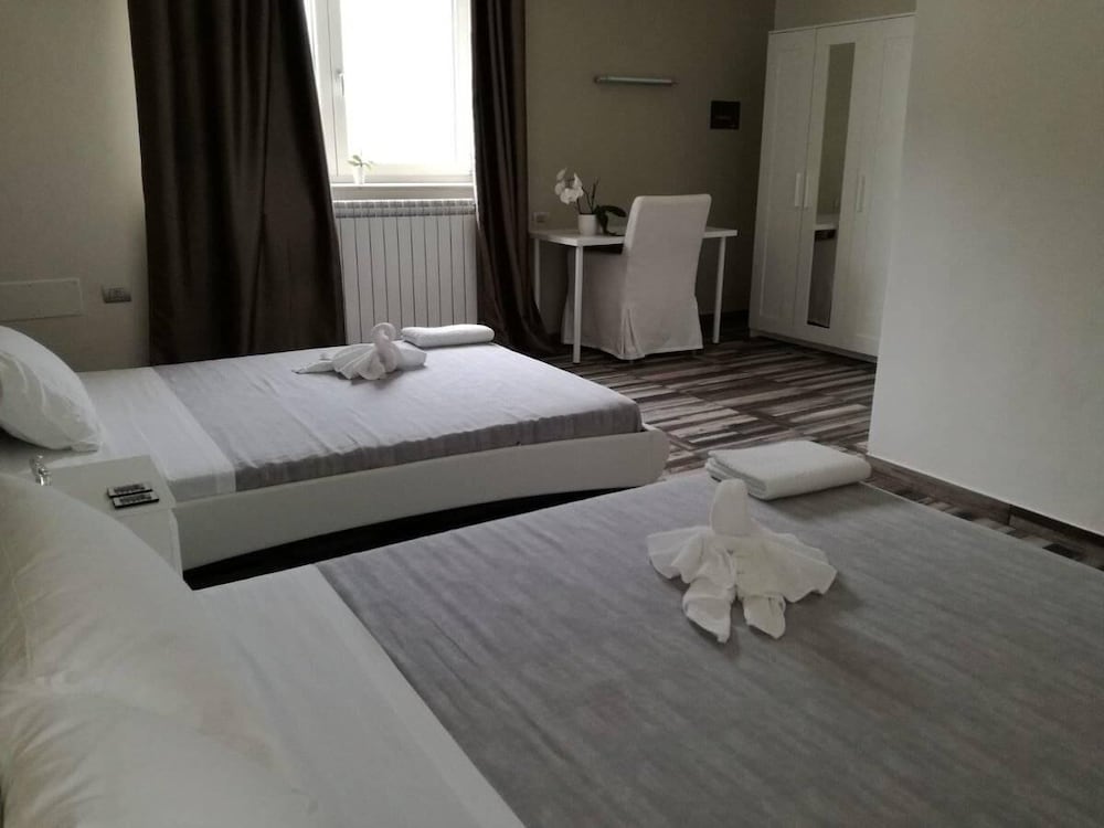 Deluxe Quadruple Room - Photo 2
