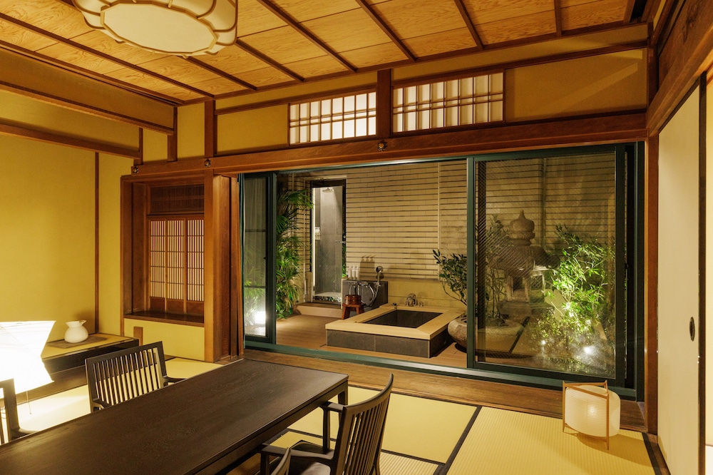 Japanese Suite with Lounge Access (former Nintendo headquarter) No Smokjing