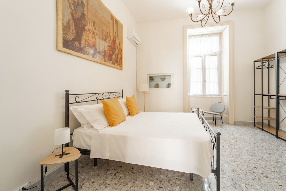 Basic Apartment, Balcony