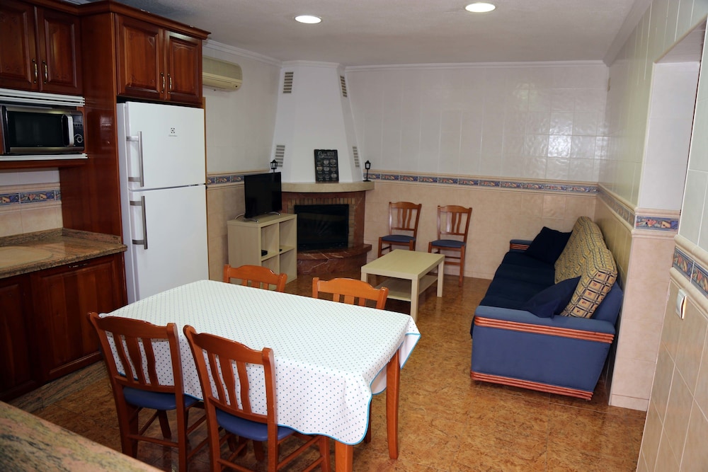 Apartment, 2 Bedrooms, Pool View