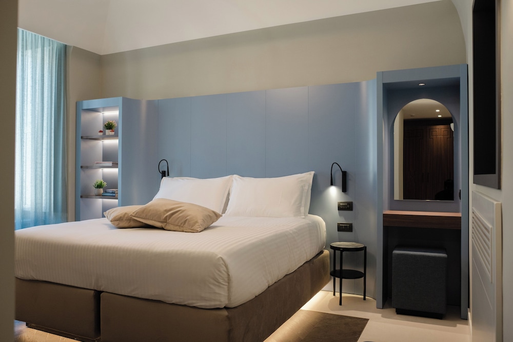 Deluxe Double or Twin Room, City View photo 2