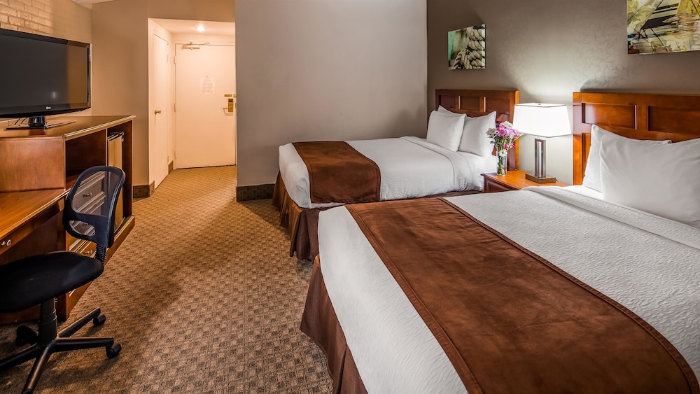 Standard Room, 2 Queen Beds, Non Smoking, Refrigerator - Photo 3