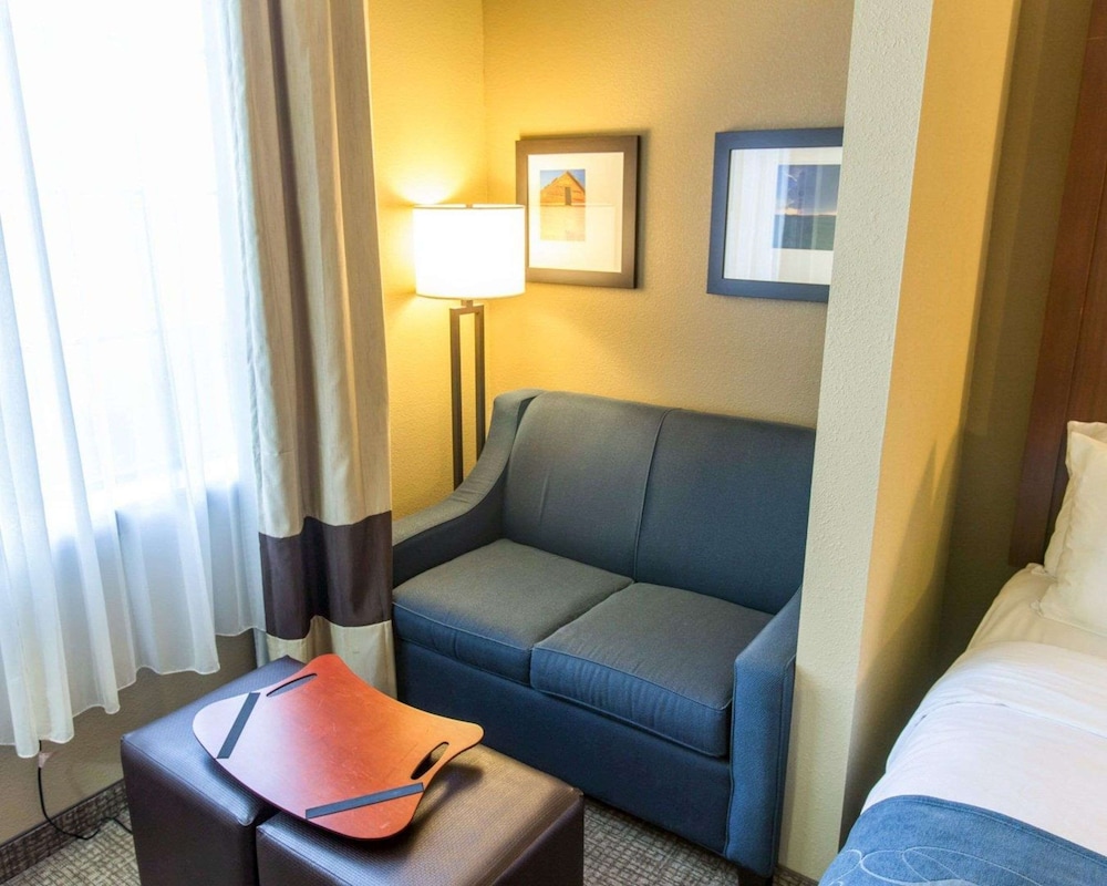 Suite, Multiple Beds, Non Smoking - Photo 3