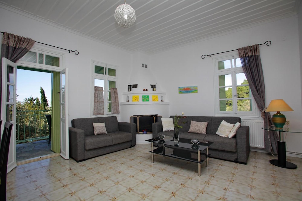 Villa photo 1