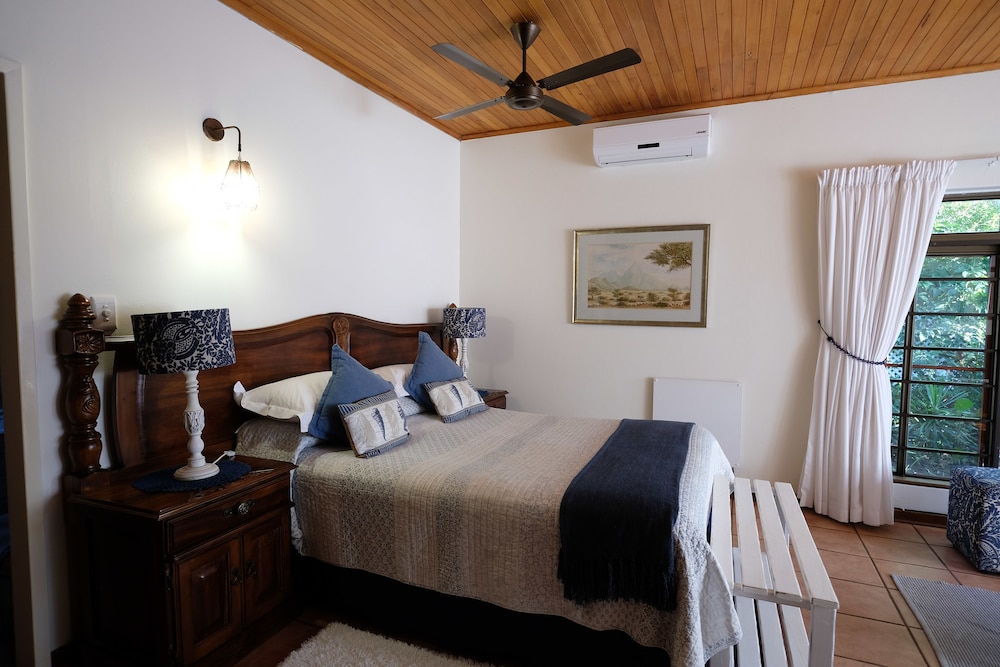 Luxury Room, 1 Queen Bed (Room D) photo 1