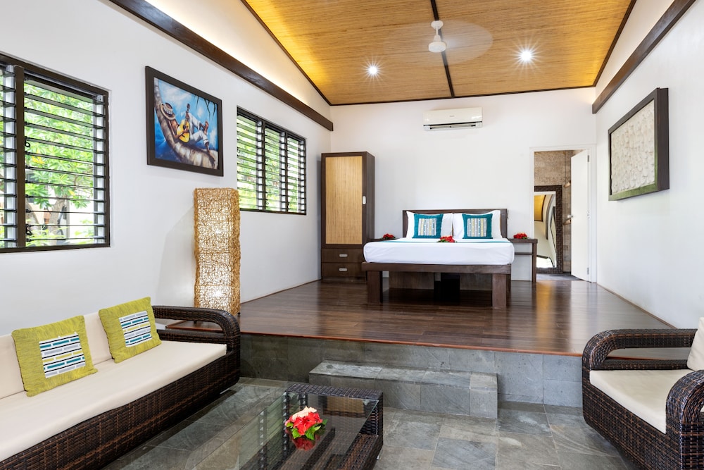 Beachfront Villa photo 4