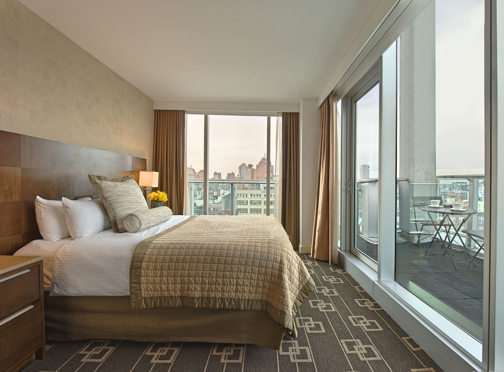 Executive Room, 1 Queen Bed, Non Smoking (15th Floor)
