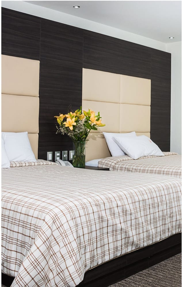 Standard Room, 2 Queen Beds photo 2