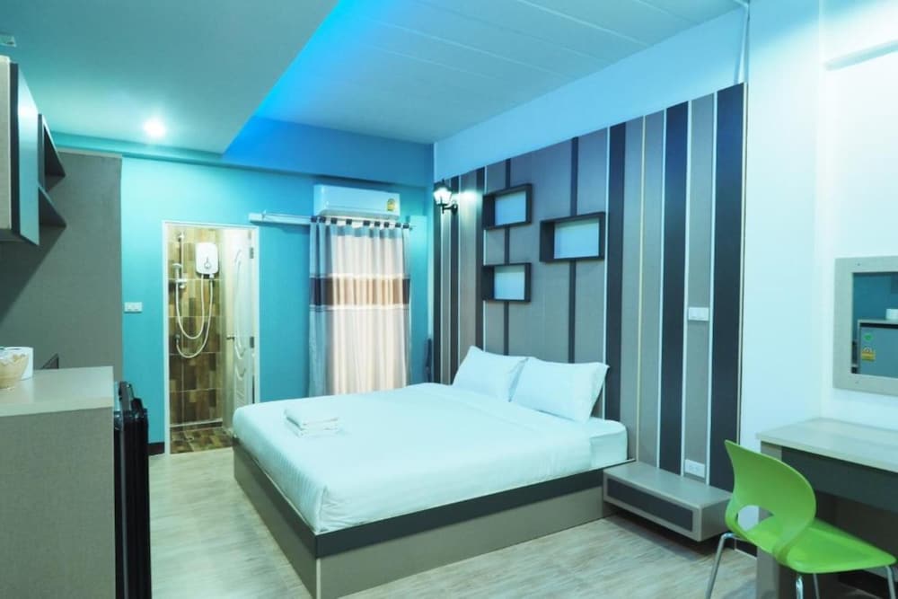 Superior Room, 1 King Bed - Photo 10
