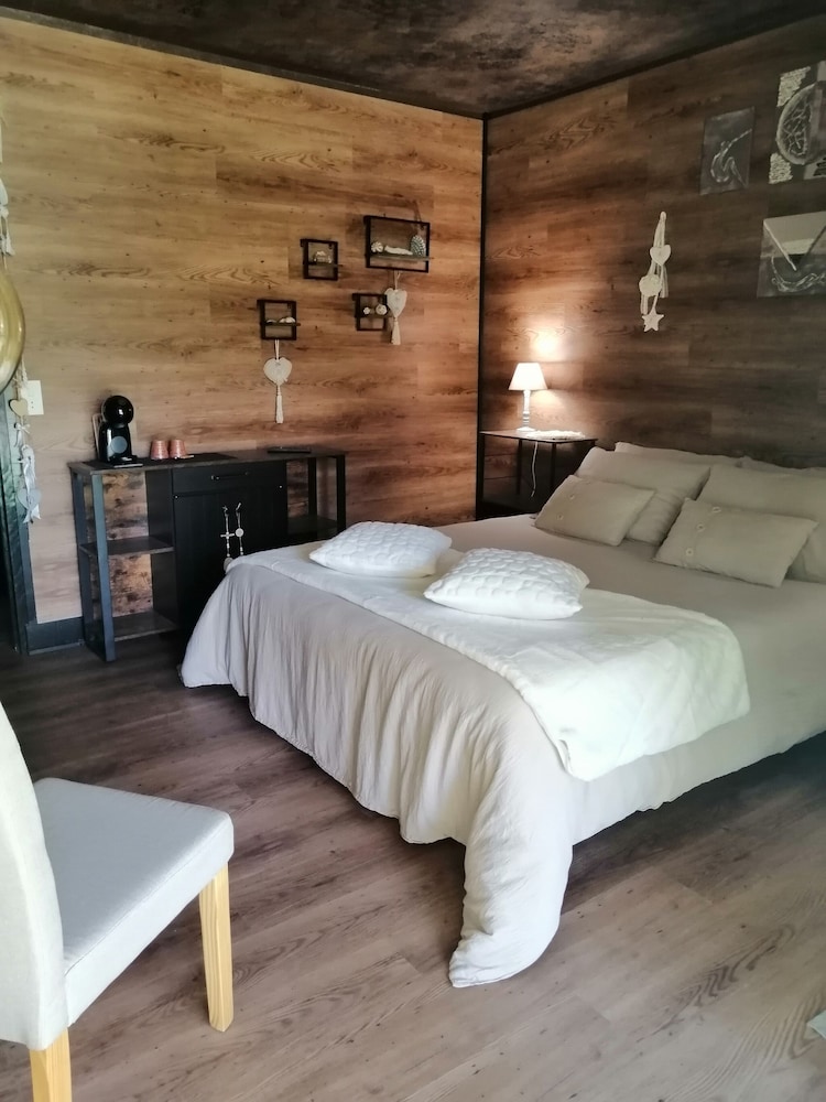 Family Quadruple Room (Family Suite)