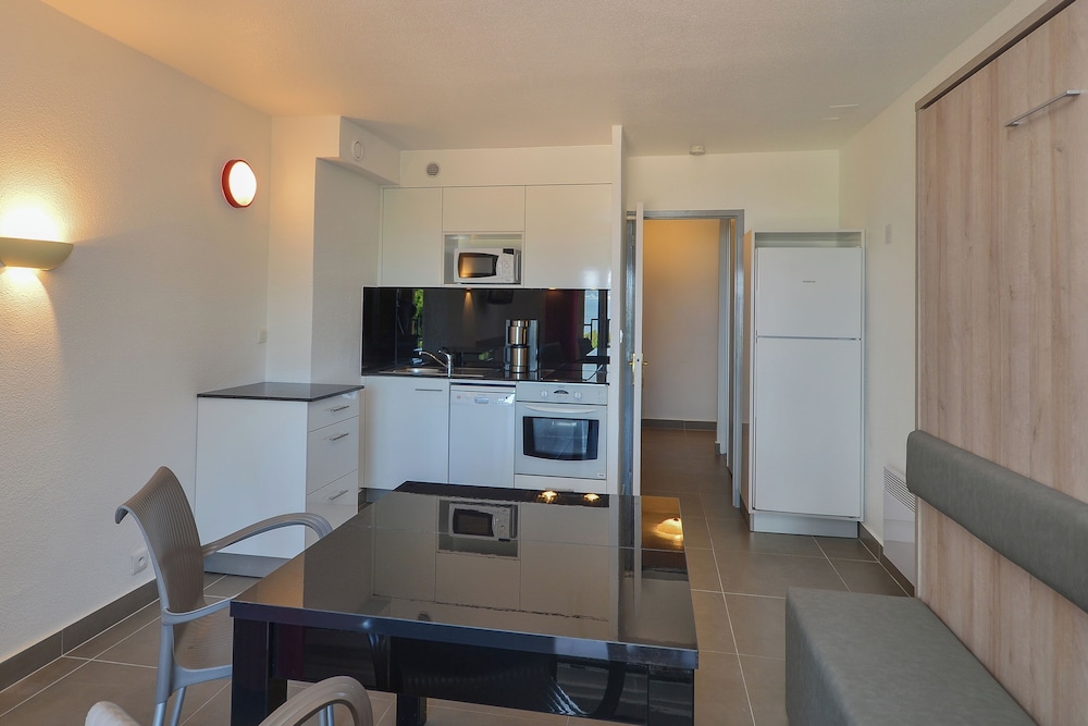 1 Bedroom Apartment 2 persons and 1 baby with Balcony photo 2