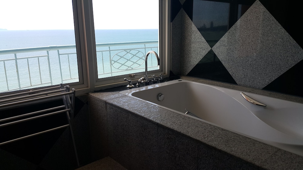 Junior Suite Panoramic View thumbnail 6