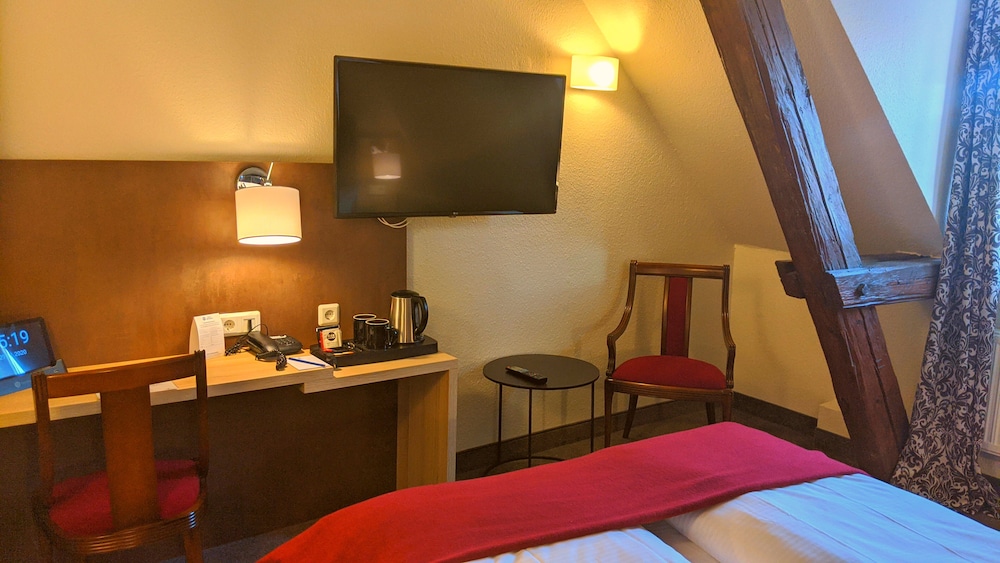 Classic Room, 1 Queen Bed photo 3