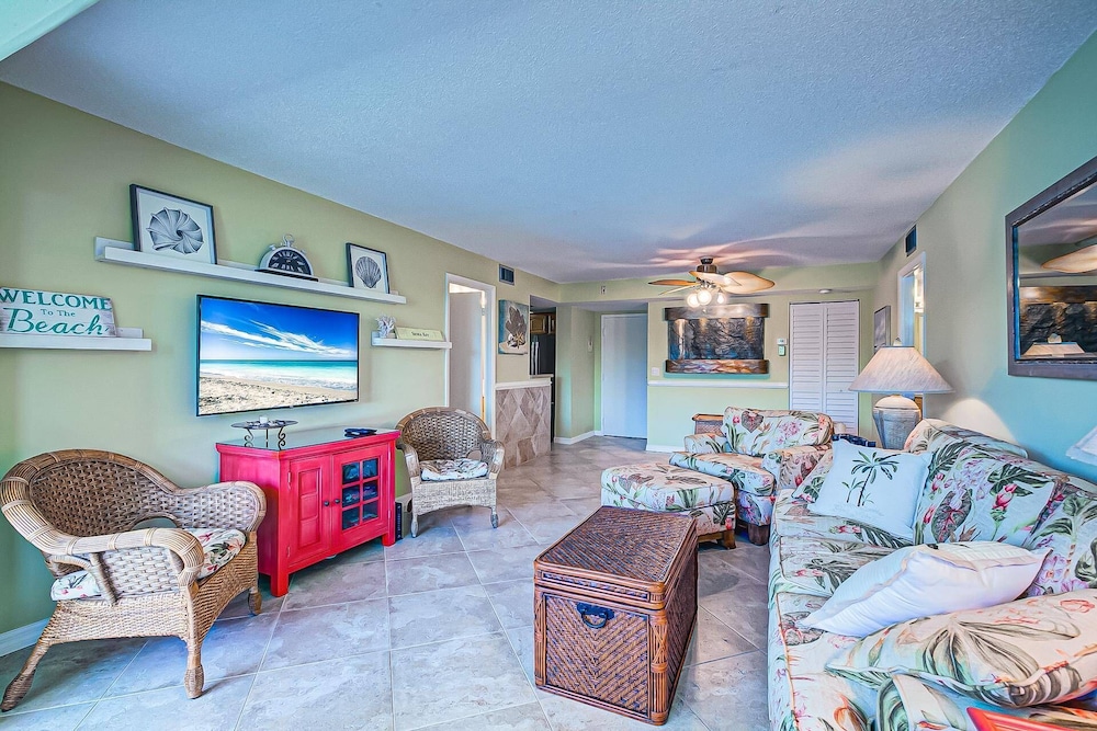Condo (Harbor Towers Pool View 2 Bedrooms)