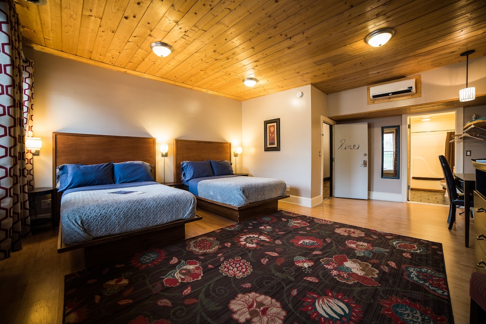 Standard Double Room, 1 Bedroom, Non Smoking (Pine Room) photo 3