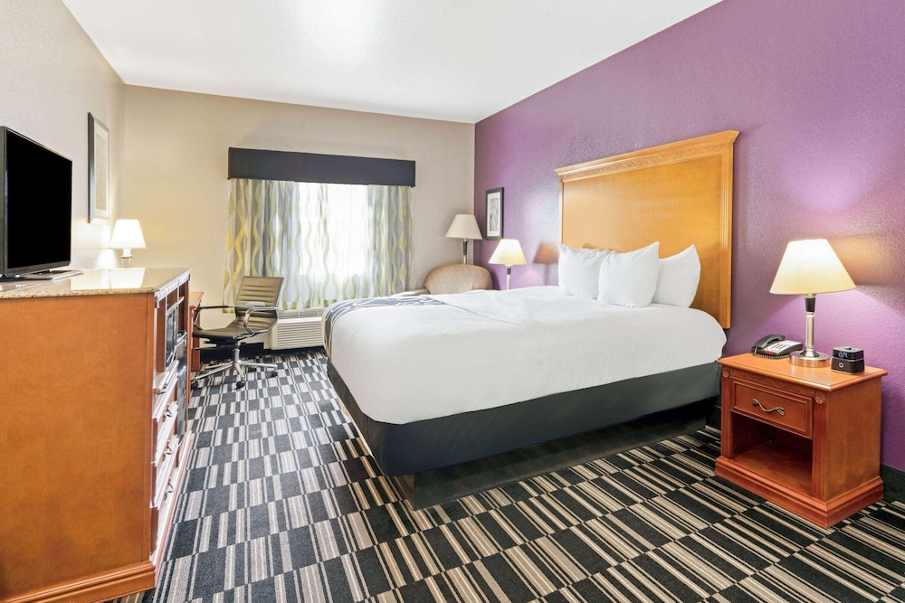 Room, 1 King Bed, Non Smoking - Photo 1