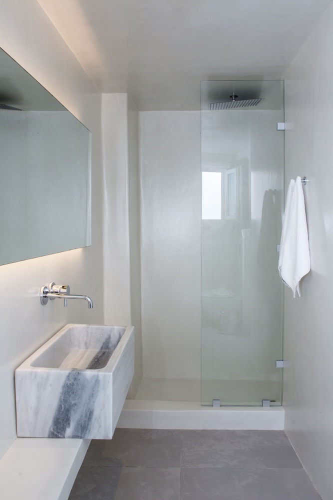 Suite, Pool View (Caldera View) - Photo 19