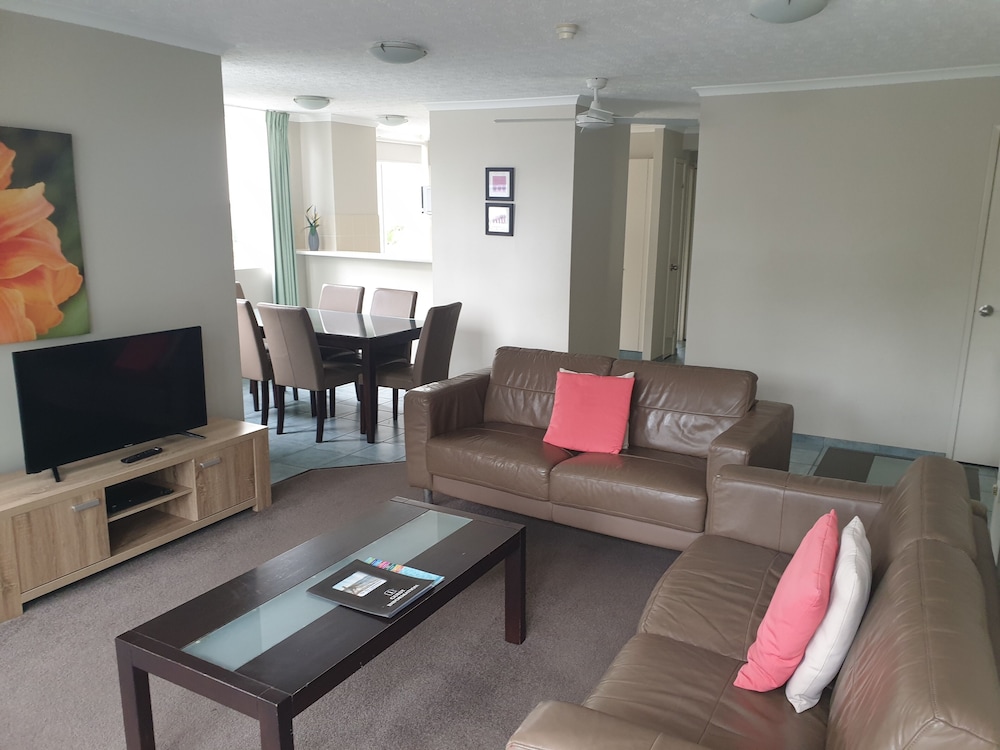 Deluxe Apartment, 2 Bedrooms (Air Con - 7 Nights) photo 3