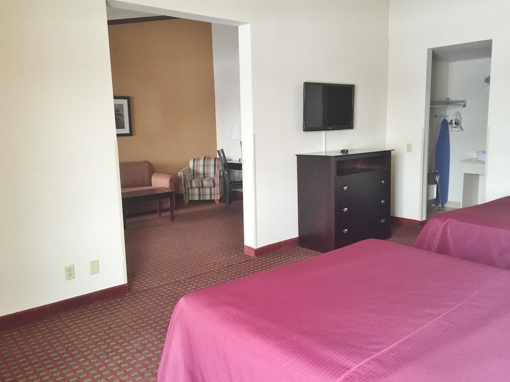 Suite, 2 Queen Beds, Non Smoking, Kitchenette photo 3