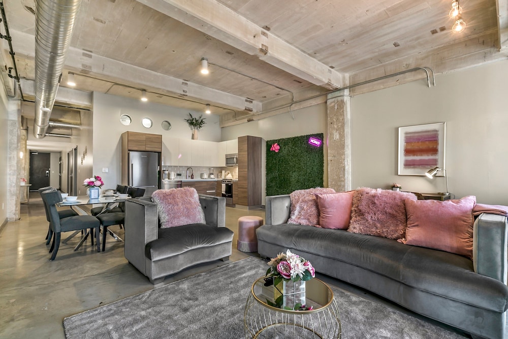 Romantic Apartment, 2 Bedrooms, City View, Executive Level
