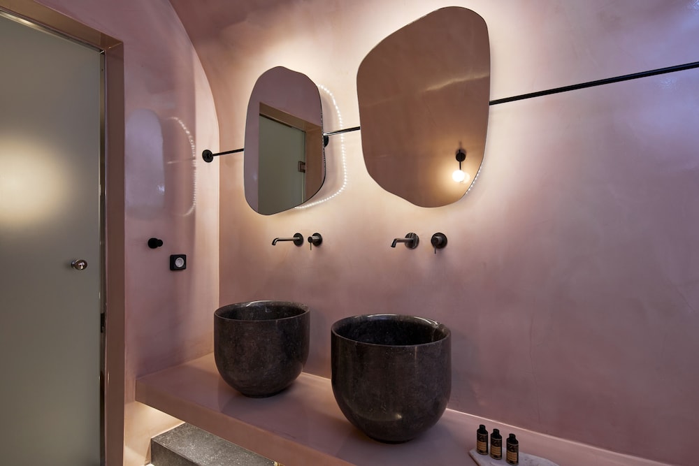 Honeymoon Suite, Hot Tub - Photo 32