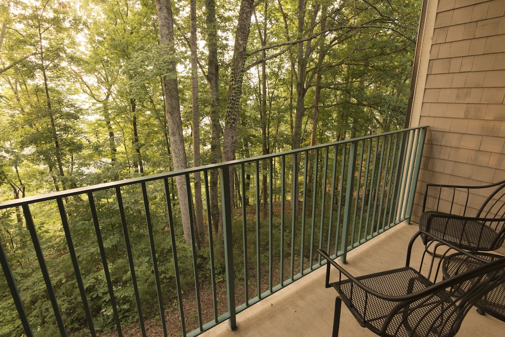 Room, 2 Queen Beds, Balcony photo 2