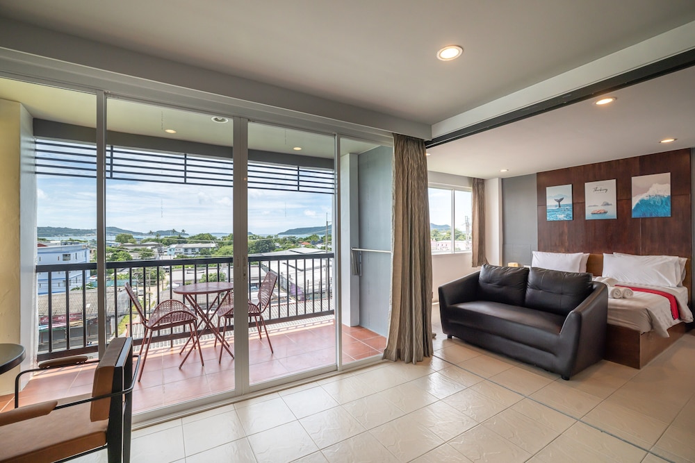 Deluxe Suite, 1 King Bed, Sea View - Photo 1