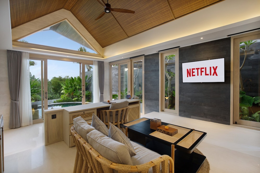 Royal Smart 1 Bedroom Villa with Private Pool & Hot Tub - Photo 7