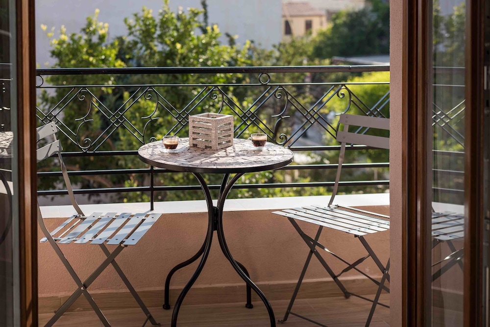 Superior Studio Suite, Balcony photo 3