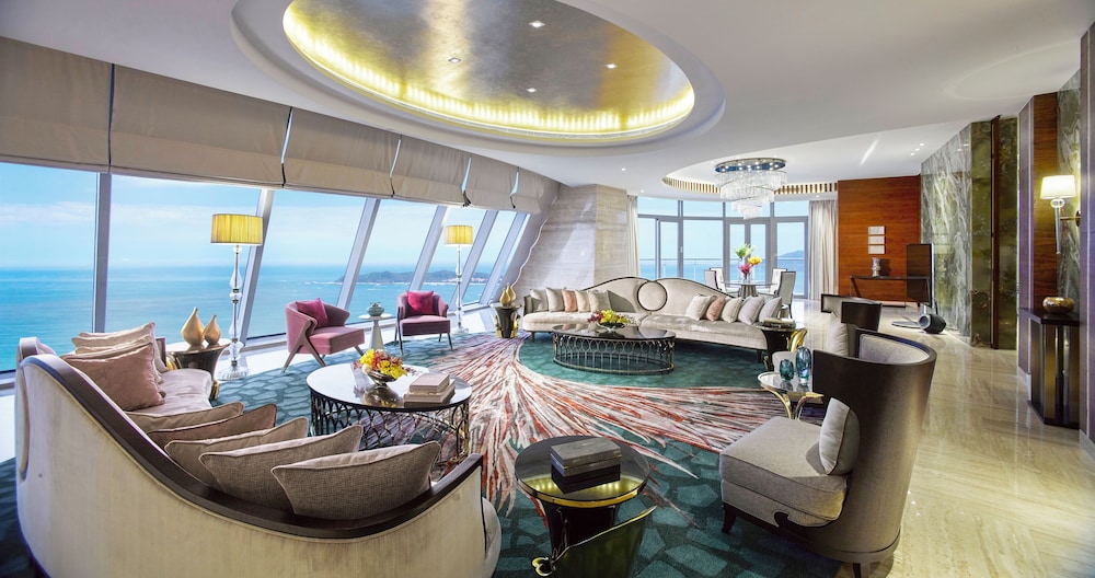 Royal Suite photo 2