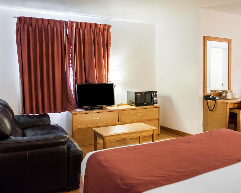 Standard Room, 2 Queen Beds, Non Smoking - Photo 4