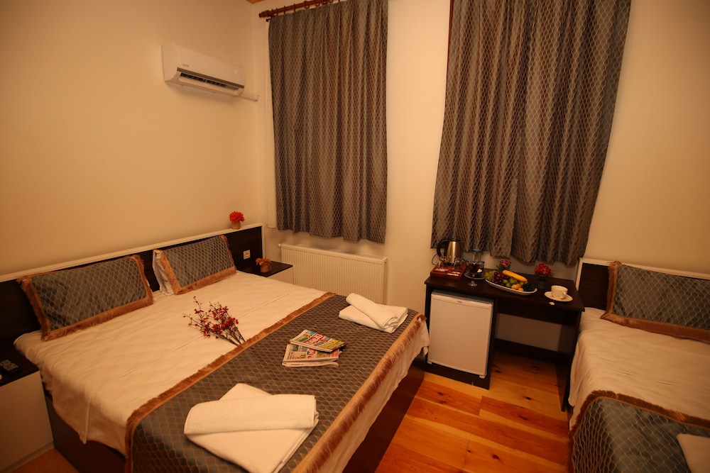 Standard Triple Room photo 2