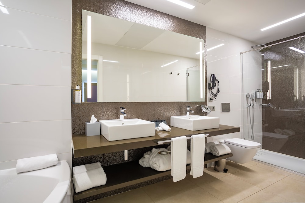 Grand Suite, Jetted Tub, Sea View - Photo 9