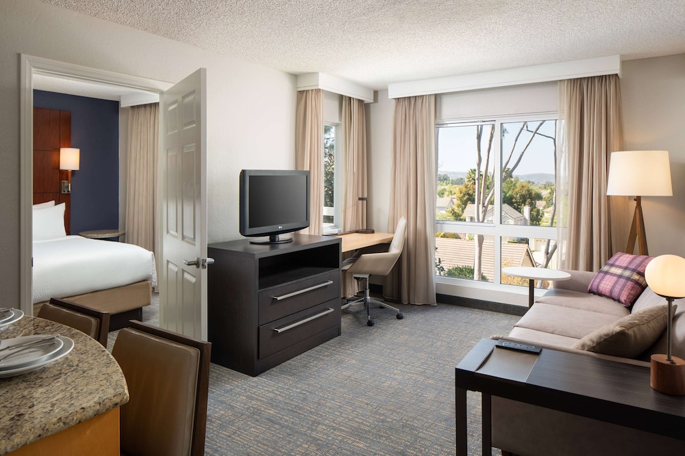 Suite, 1 Queen Bed with Sofa bed (Executive Corner One Bedroom)