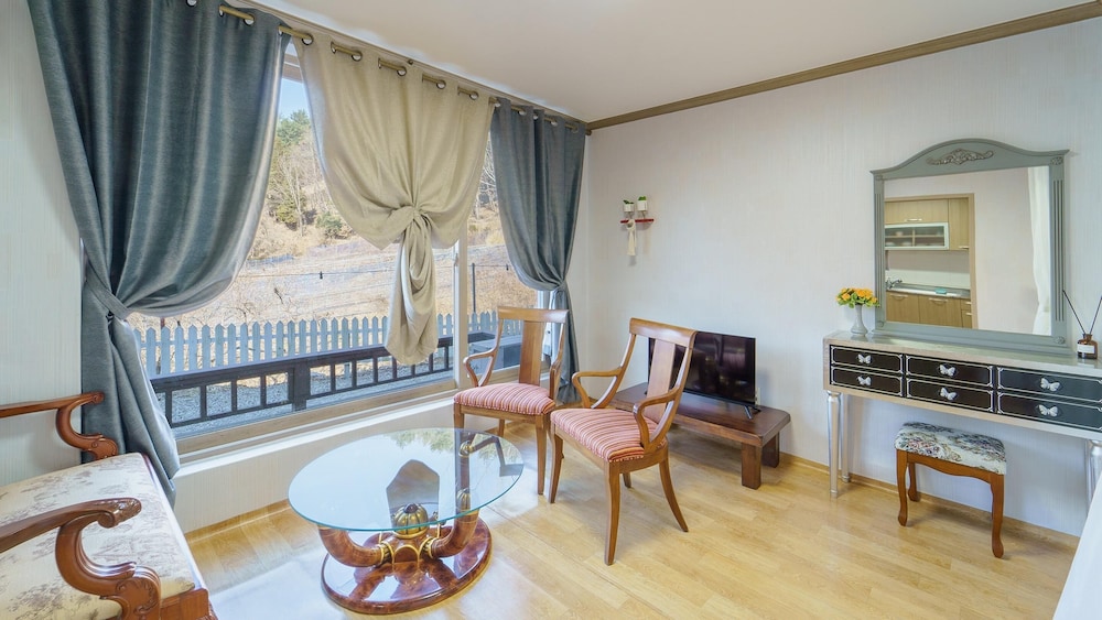 Basic Room, 1 Bedroom (Romantic Room 102)
