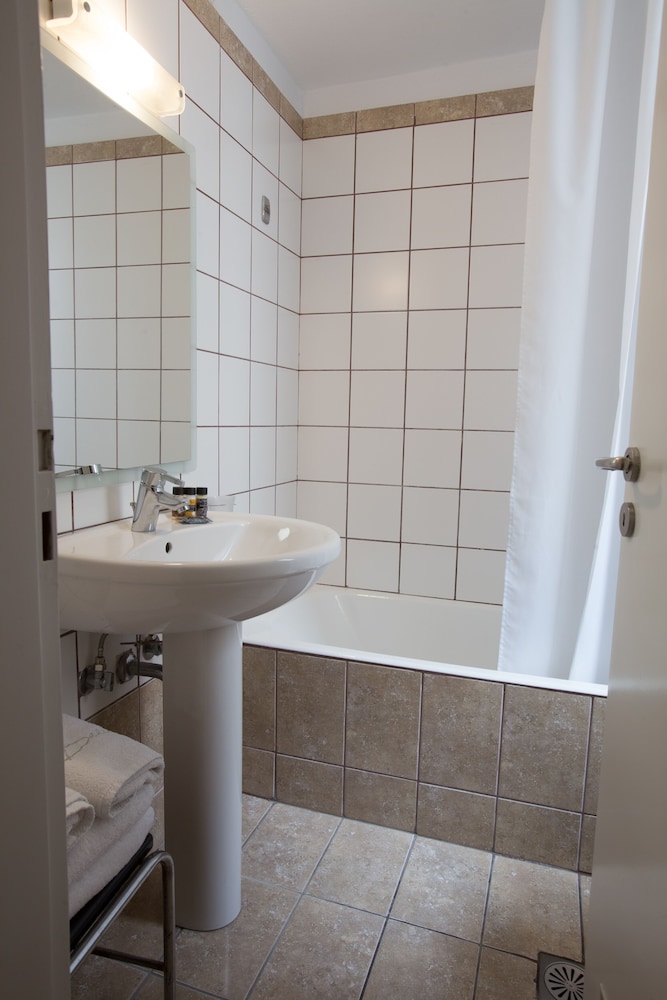 Basic Double or Twin Room photo 3