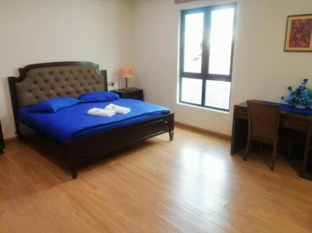 Deluxe Room, 1 King Bed photo 2