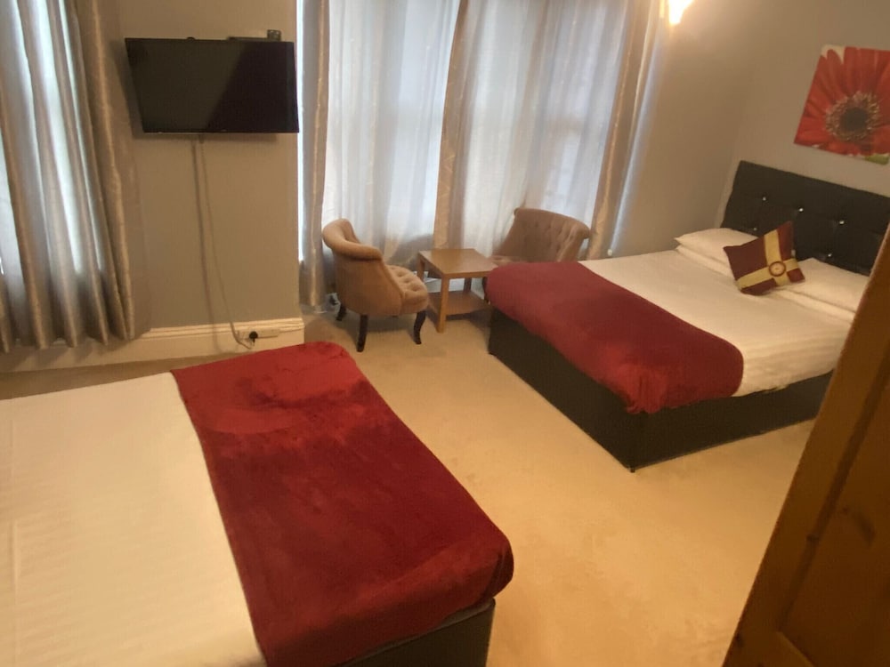 Superior Quadruple Room, Ensuite - Photo 12