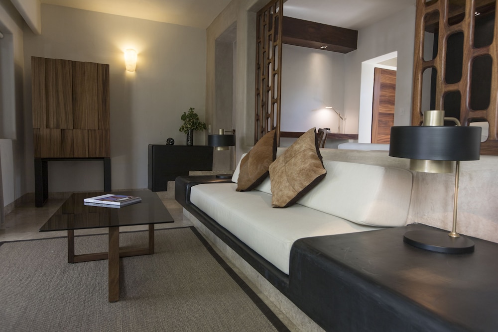 Room, 1 King Bed - Photo 2