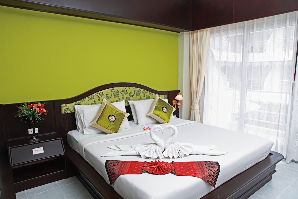 Deluxe Room - Photo 8