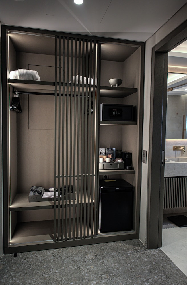 Superior Suite, Sea View - Photo 10