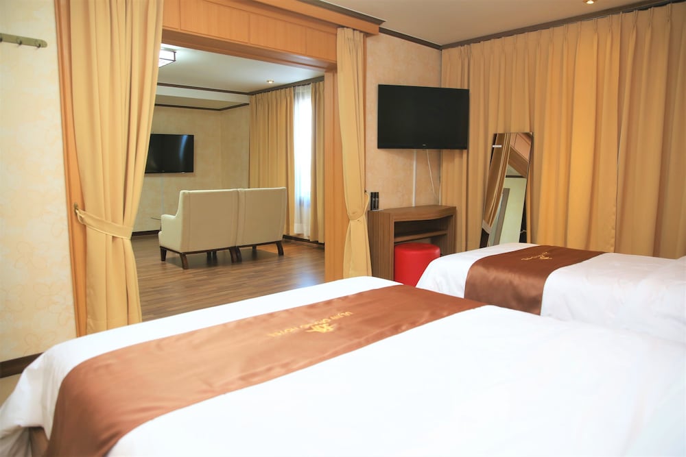 Royal Suite photo 2