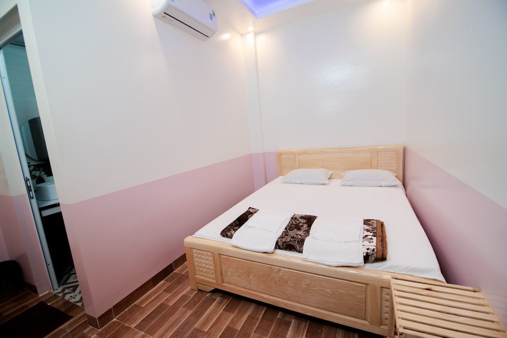 Basic Single Room, 1 King Bed photo 1