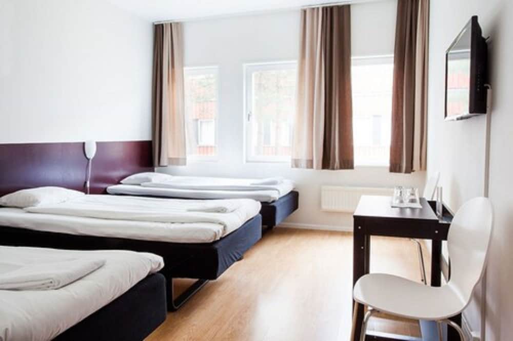 Quadruple Room - Photo 1